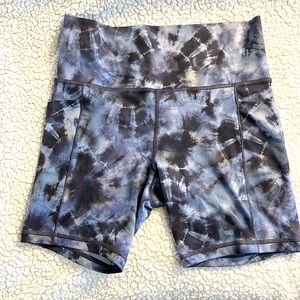 Athleta - Salutation Slash Pocket Short (Medium) -7”
